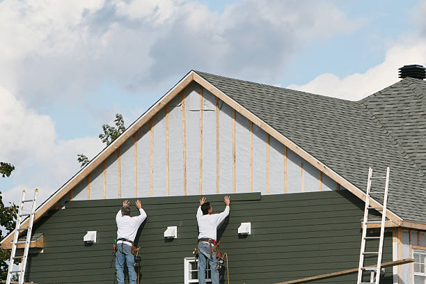 Professional Emergency Siding Repair technician working in Arlington Heights, IL